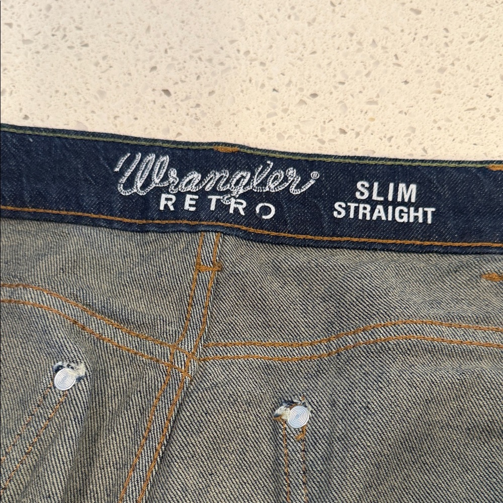 Wrangler Retro, Slim Straight, Classic Blue Denim Jeans - Picture 4 of 5